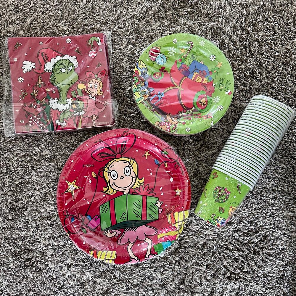 Grinch Paper Plates, Napkins, and Cup Set (C224)